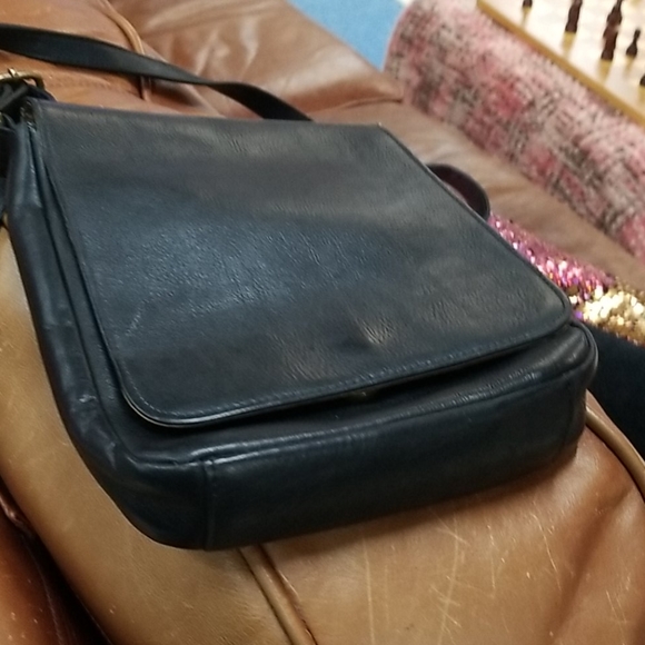 La Donna Leather Crossbody - Picture 4 of 6